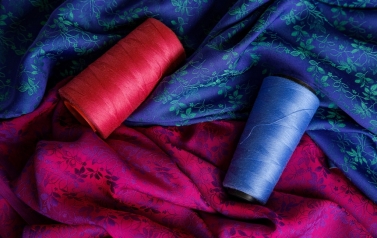 Hướng dẫn chuyên sâu kỹ thuật in hoa văn vải lụa cao cấp cho nhà thiết kế