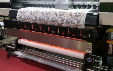 Sử dụng máy in hoa văn trên vải hiện đại giải pháp tối ưu cho doanh nghiệp