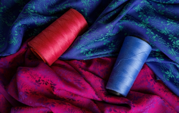 Hướng dẫn chuyên sâu kỹ thuật in hoa văn vải lụa cao cấp cho nhà thiết kế