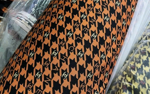 In hoa văn vải cho đồng phục công ty tập thể