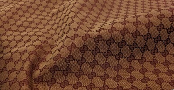 Họa tiết Monogram và Typography