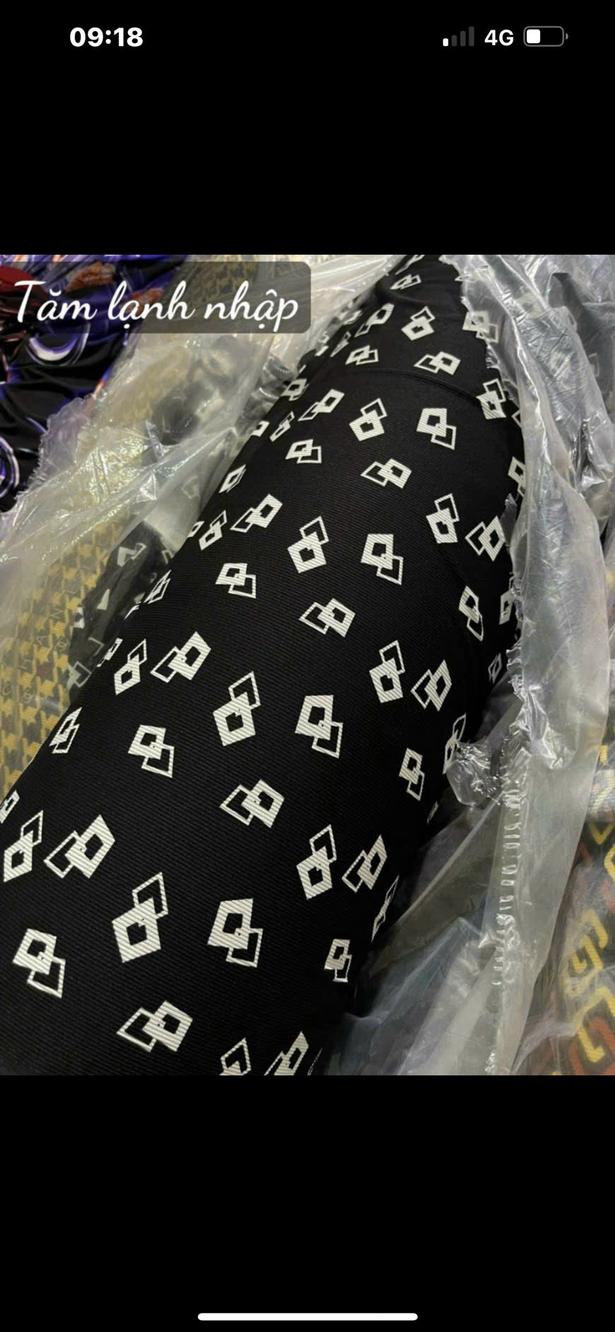 in-hoa-van-tren-vai-ha-noi