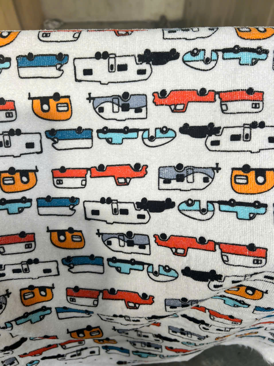 in-hoa-van-tren-vai-ha-noi