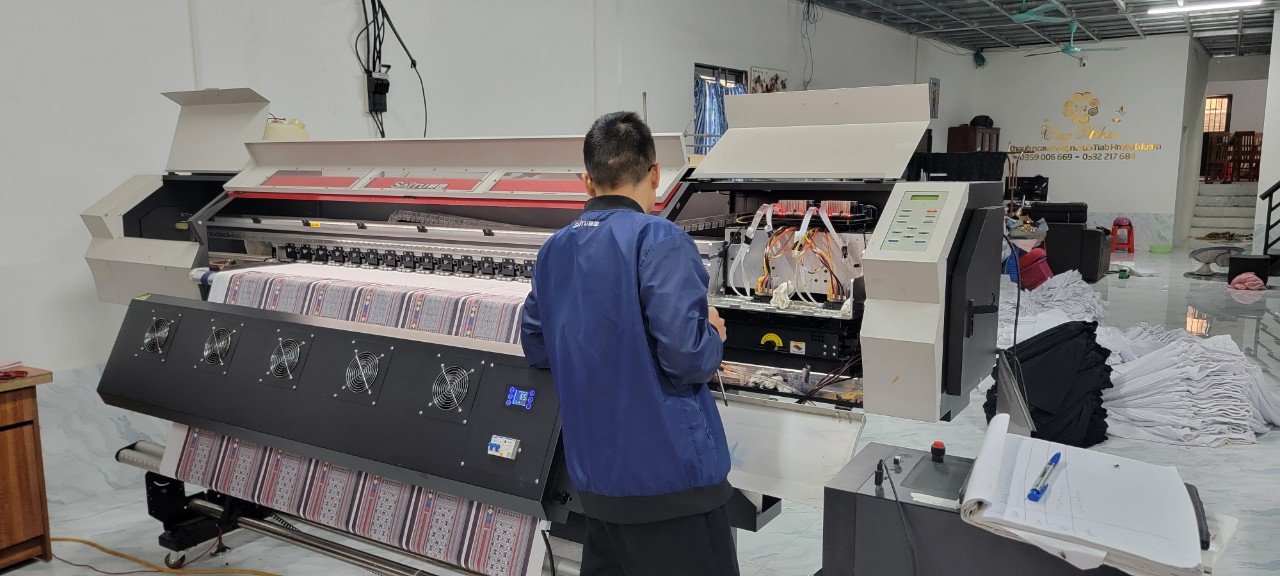 khach-hang-thuong-chon-loai-vai-nao-de-in-hoa-van-1